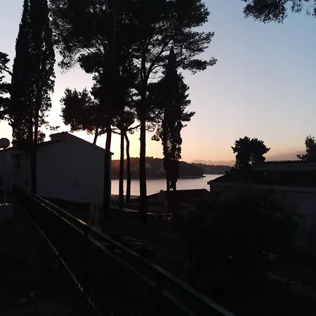 Driftwood Апартаменты Лумбарда